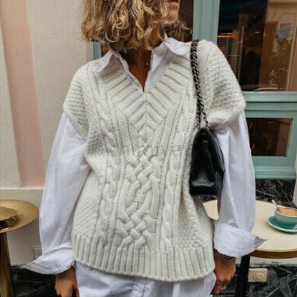 H&M Bloggers Favorite Sweater Vest - Picture 1 of 9